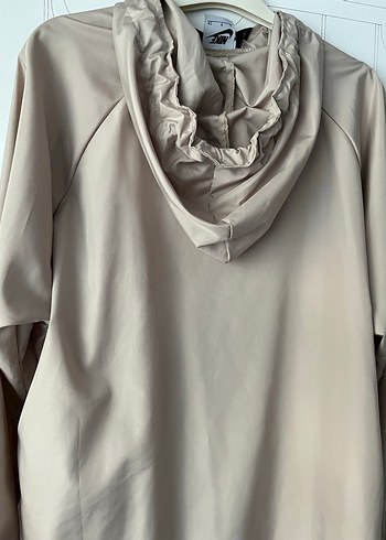 Bej Kapüşonlu Yağmurluk - Görsel 3