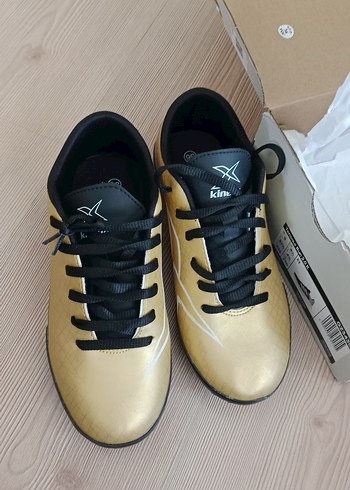 tek ebat Beden Altın Renkli Erkek Futbol Ayakkabısı Velcro