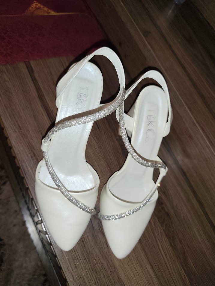 Beyaz Renk, Gri Detaylı Kadın Topuklu Ayakkabı - Görsel 2