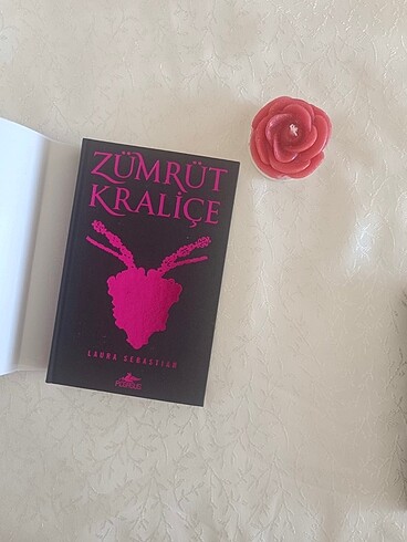  Zümrüt kraliçe