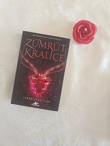 Zümrüt kraliçe