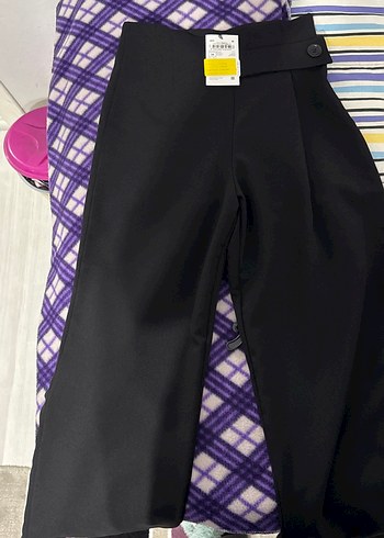 Kadın Siyah Pilili Kumaş Pantolon
