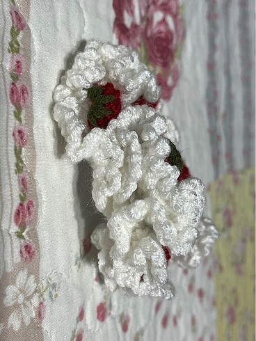 Beden beyaz Renk örgü çilek scrunchie toka