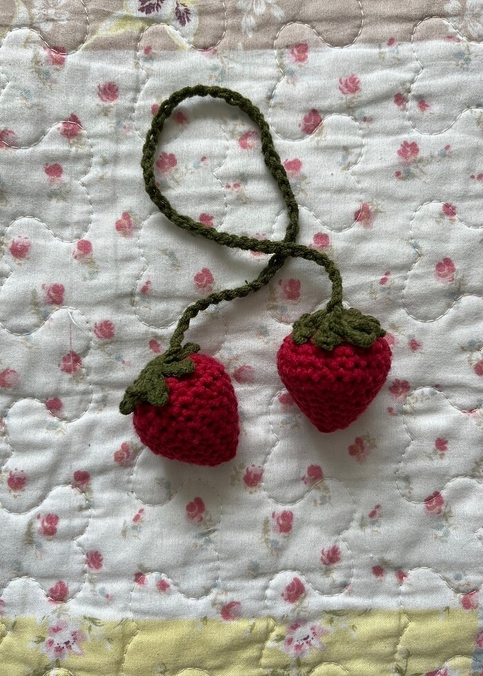örgü çilek charm - Görsel 3