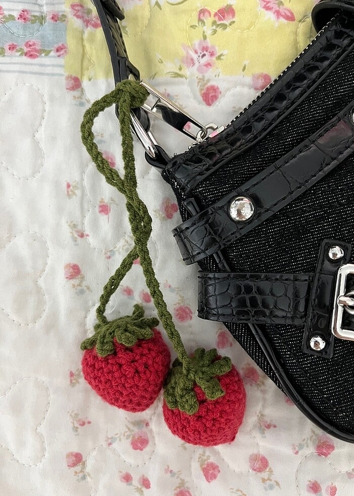 örgü çilek charm - Görsel 4