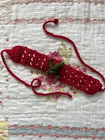 Diğer örgü çilek bandana