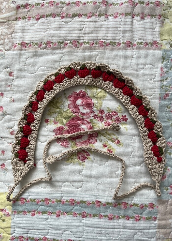 örgü çilek bandana - Görsel 2