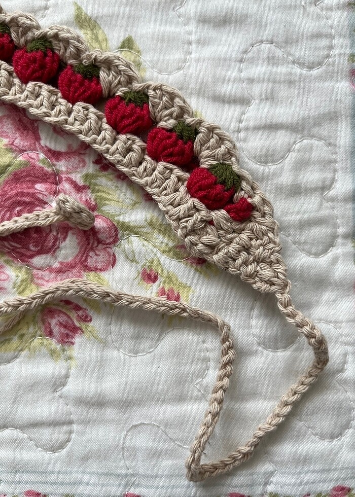 örgü çilek bandana - Görsel 3