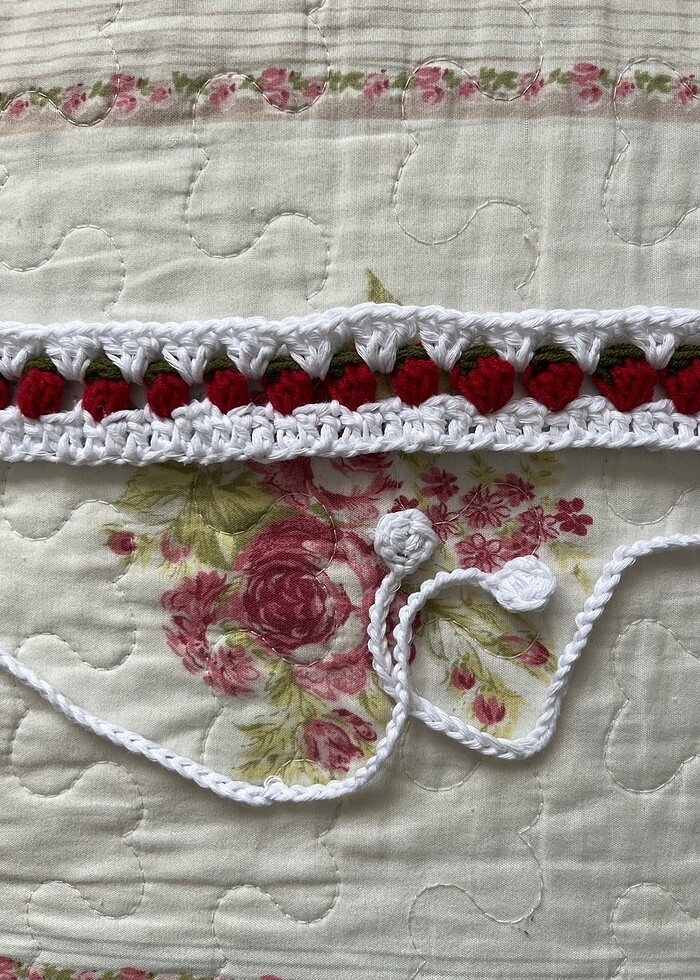 örgü çilek bandana - Görsel 4