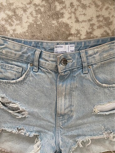 34 Beden Bershka Şort