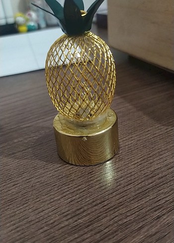 Altın Renkli Ananas Tasarımlı Masa Lambası