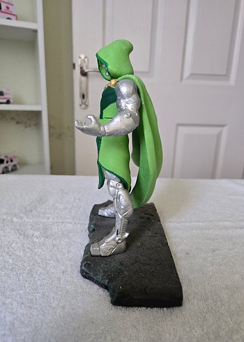 Dr. Doom 3d figür 20 cm - Görsel 2