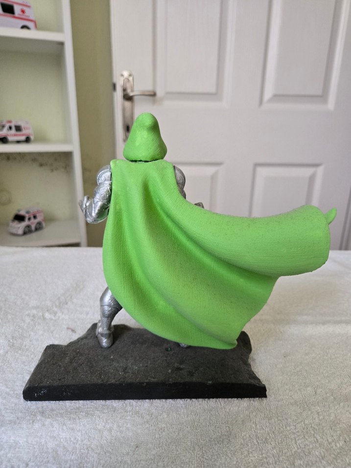 Dr. Doom 3d figür 20 cm - Görsel 4
