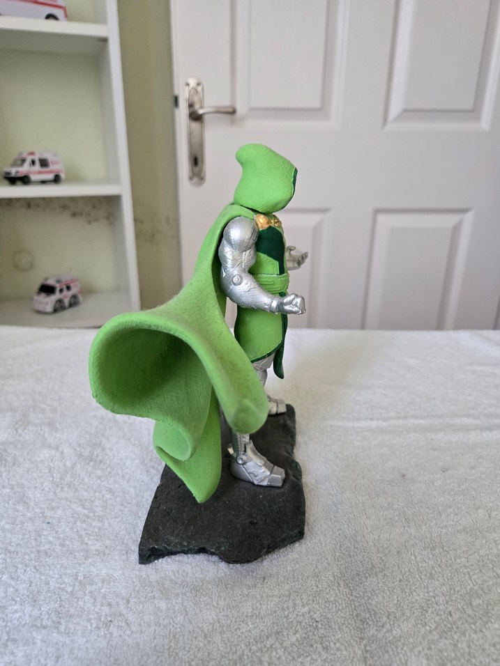 Dr. Doom 3d figür 20 cm - Görsel 3