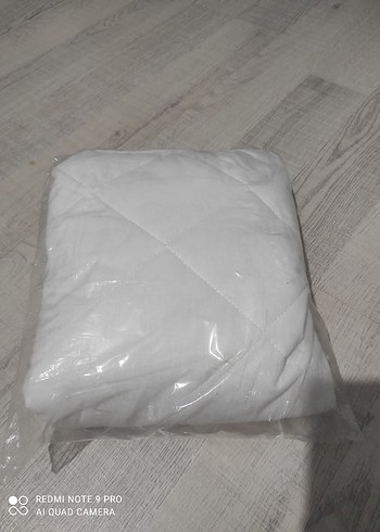 Diğer Beyaz Baskılı Tek Kişilik Yatak Koruyucu
