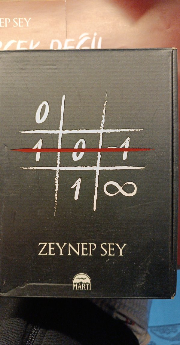 İmzalı, posterli, "Kimse Gerçek Değil" kitabı - Görsel 4