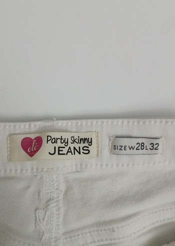 Beyaz Dar Pantolon - Görsel 3