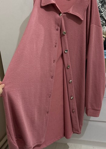 Pembe Düğmeli Kadın Uzun Kollu Gömlek - Görsel 3