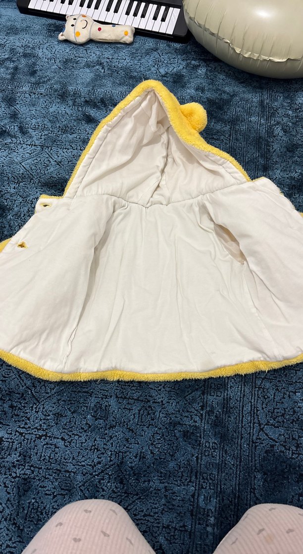 Sarı Kapüşonlu Erkek Çocuk Kürklü Mont - Görsel 4