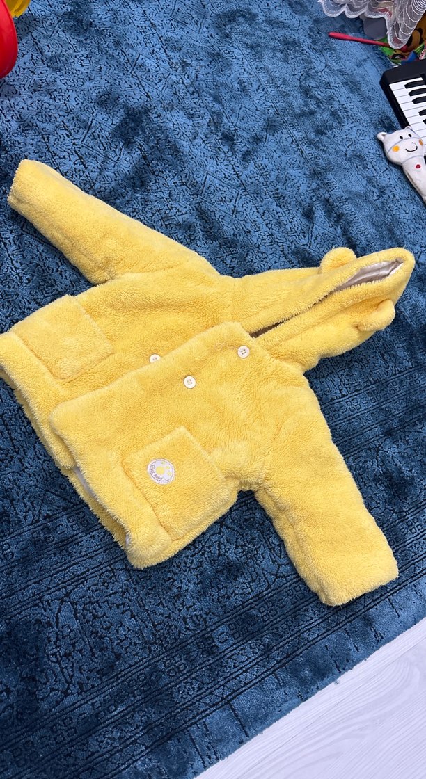 Sarı Kapüşonlu Erkek Çocuk Kürklü Mont - Görsel 2