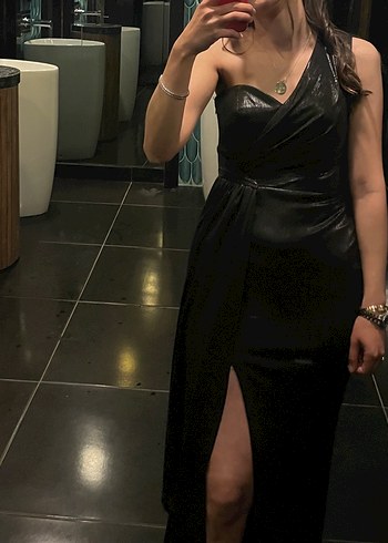 Carmen Siyah Parlak Straplez Midi Elbise