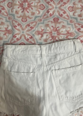 34 Beden beyaz Renk Zara Düğmeli Beyaz Kot Mini Şort