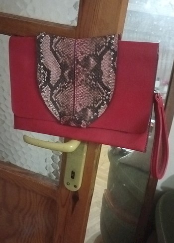Kırmızı Deri Yılan Desenli Kadın Çanta