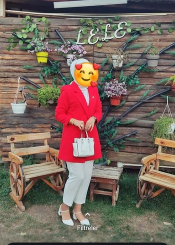 Diğer Kırmızı Uzun klasik ceket şal ile birlikte gönderilecektir.