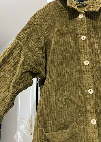 Düğmeli Kahverengi Kadife Uzun Kollu Gömlek - Görsel 2