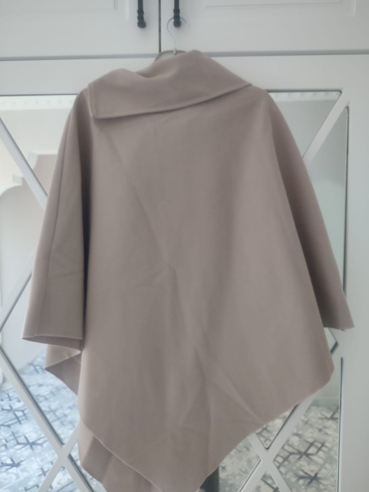 Düğmeli Bej Kadın Panço - Görsel 2