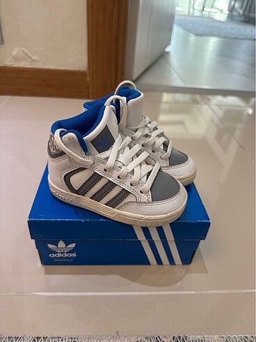 22 Beden Adidas Bebek Ayakkabısı