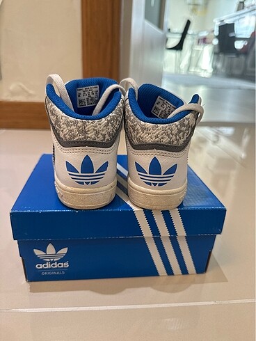 22 Beden beyaz Renk Adidas Bebek Ayakkabısı