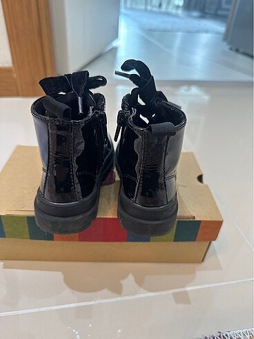 23 Beden siyah Renk H&M marka kız bebek bot