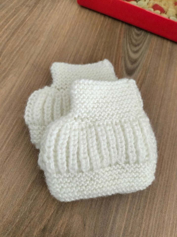 Diger Beyaz Örgü Bebek Patik - Görsel 2
