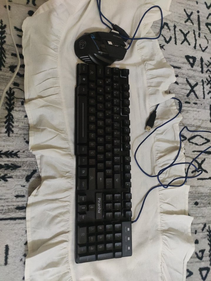 Siyah Kablolu Piranha oyun Klavyesi ışıklı ve ışıklı mouse - Görsel 2