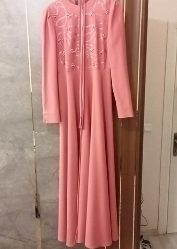 Pembe Nakışlı Uzun Kollu Drapeli Uzun Elbise