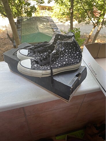 Yıldızlı converse