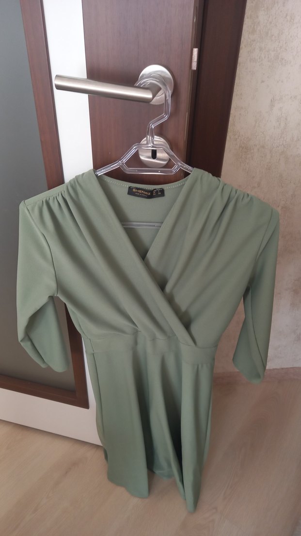 Yeşil V Yakalı midi boy elbise - Görsel 3