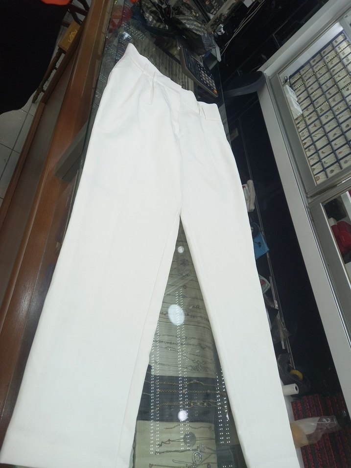 Beyaz Düğmeli Kadın Kumaş Pantolon - Görsel 3