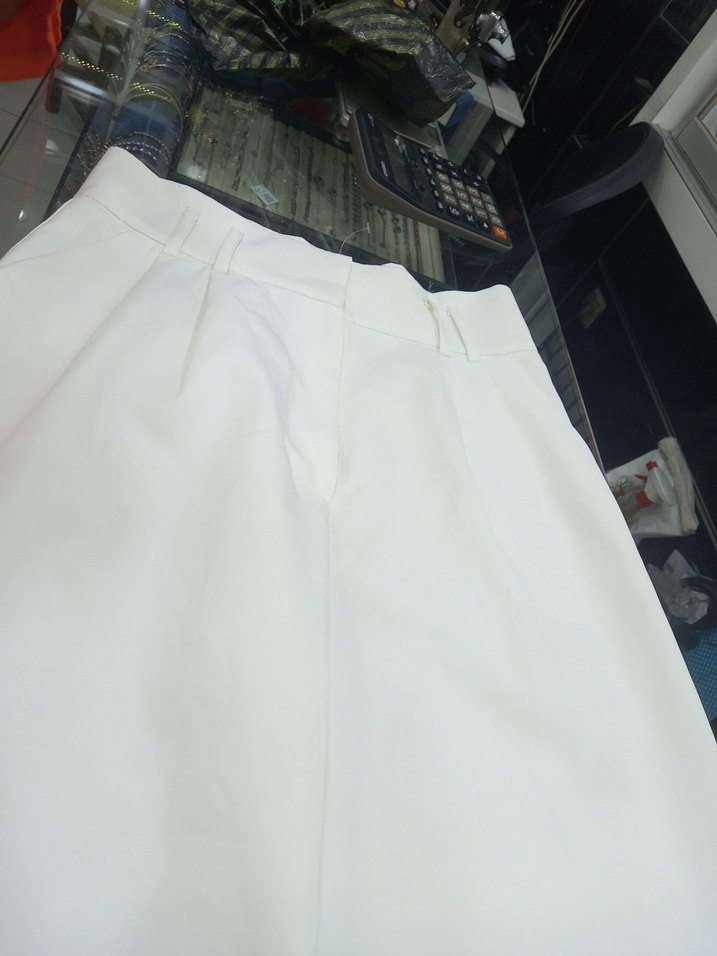 Beyaz Düğmeli Kadın Kumaş Pantolon - Görsel 2