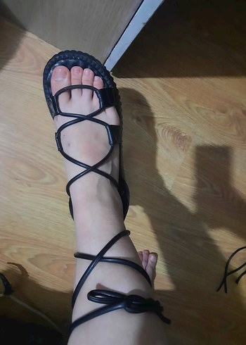 Butigo Siyah Bağcıklı İnce Topuklu Kadın Sandalet