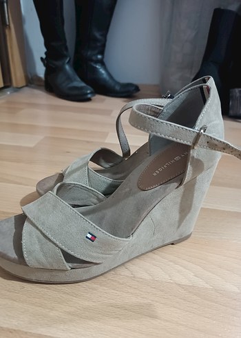 Bej Süet Kadın Dolgu Topuklu Sandalet
