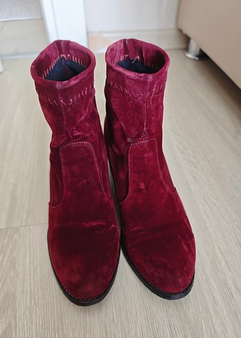 Bambi Bordo Süet İşlemeli Fermuarsız Kadın Bot