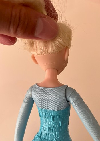 Beden disney orjinal elsa mavi renk ışıklı ve iki farklı ses vardır