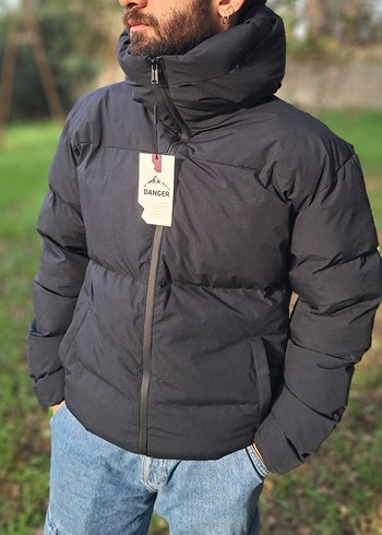 Siyah Kapüşonlu Mont (Sıfır/Etiketli) - Görsel 3