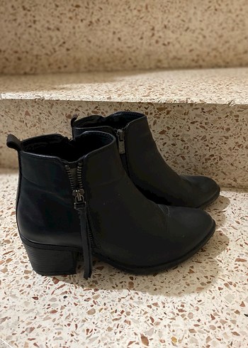 Siyah Deri Tokalı Kadın Topuklu Bot - Görsel 8