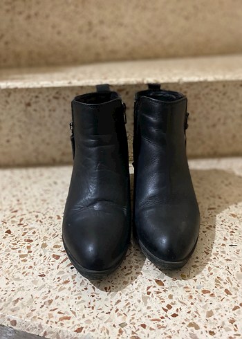 Siyah Deri Tokalı Kadın Topuklu Bot - Görsel 4