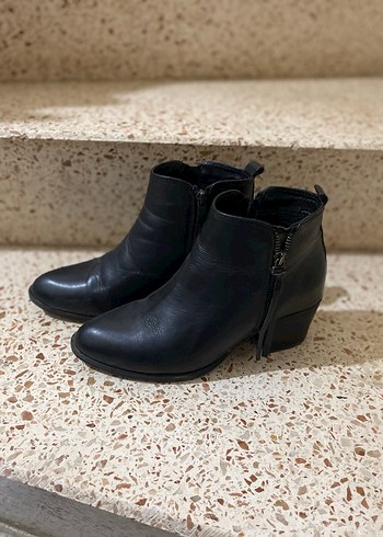 Siyah Deri Tokalı Kadın Topuklu Bot - Görsel 3
