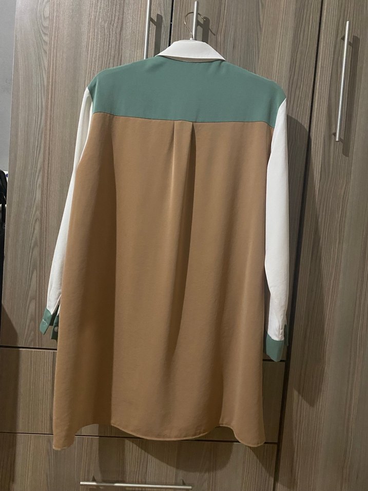 Kadın Bej Renkli Düğmeli Mini Gömlek - Görsel 4