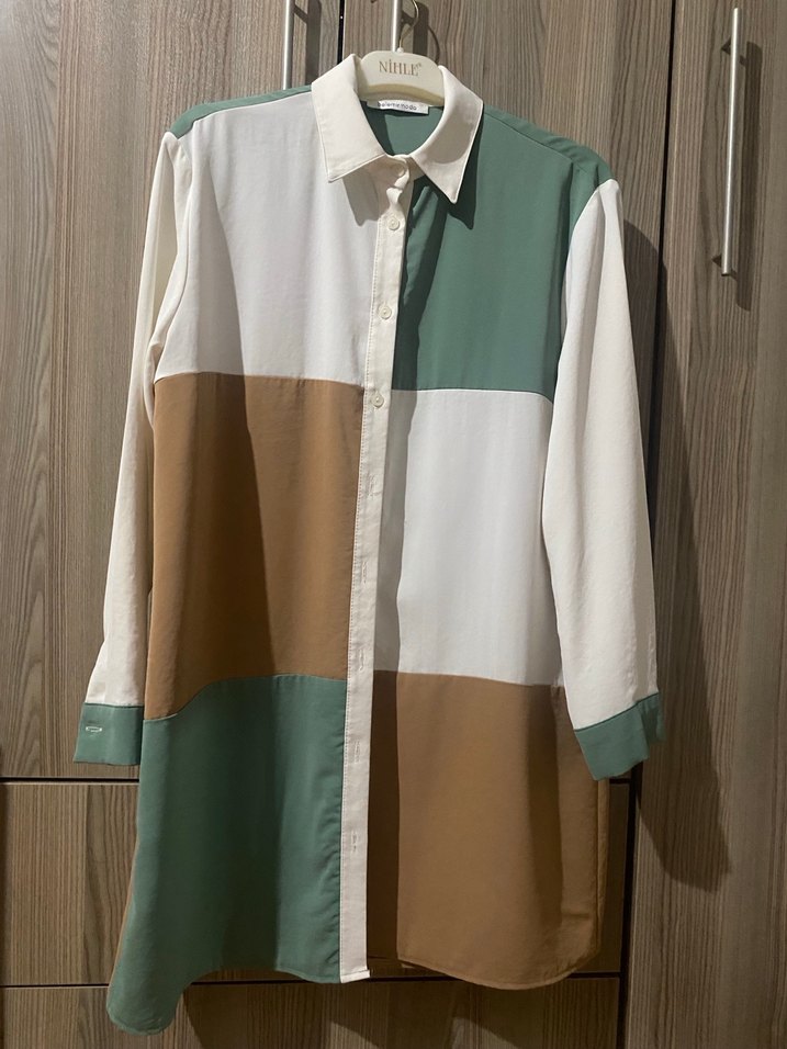 Kadın Bej Renkli Düğmeli Mini Gömlek - Görsel 3